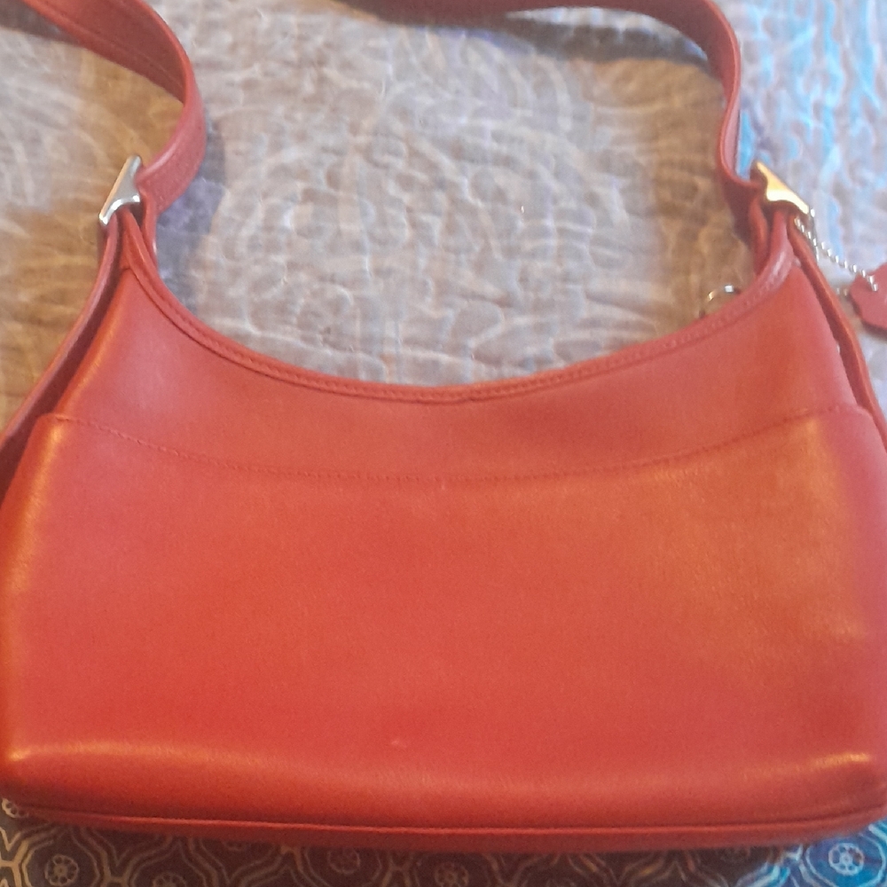 Elegant Red Leather COACH Shoulder Bag Classic 2004 J040-9136